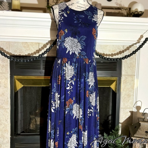 Anthropologie Dresses & Skirts - SUNDAY IN BROOKLYN maxi sleeves flower dress